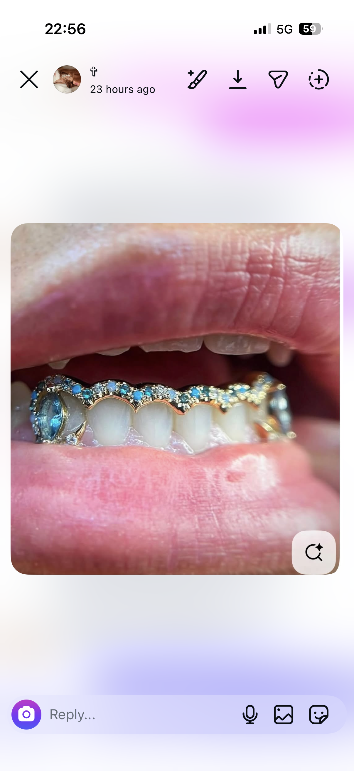Bottom bar with pink & real diamonds