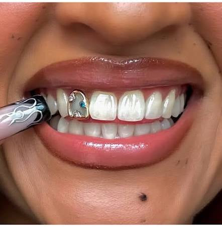 Single 3 stone Cap (one blue stone)